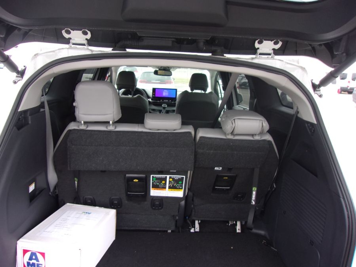 2025 TOYOTA SIENNA - Image 9