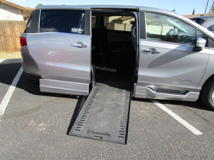 Used 2019 Honda Odyssey EX-L - BraunAbility Side Entry Entry In Floor Automatic Ramp
