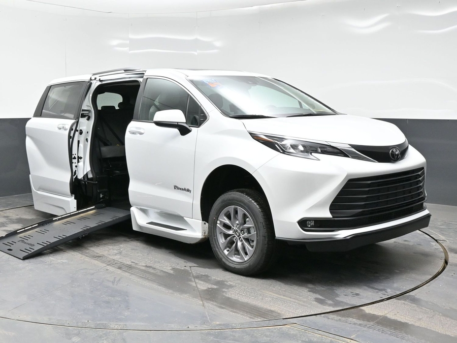 New 2026 Toyota Sienna Hybrid XLE Add - BraunAbility Side Entry Entry Fold Out Automatic Ramp