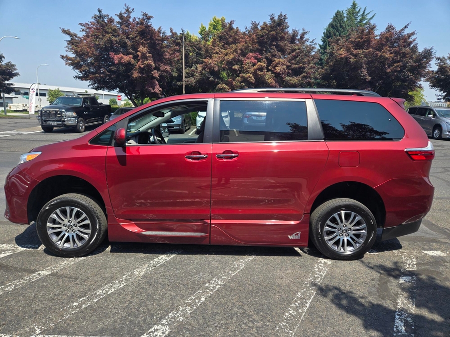 Used 2020 Toyota Sienna XLE - VMI Side Entry In Floor Automatic Ramp