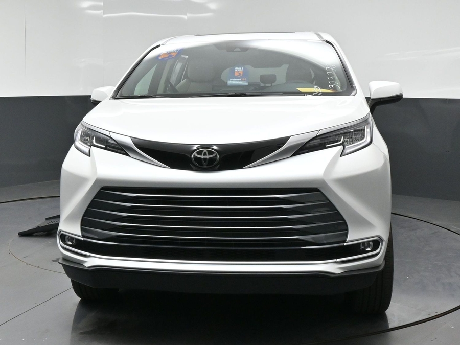 New 2026 Toyota Sienna Hybrid Limited - BraunAbility Side Entry Fold Out Automatic Ramp