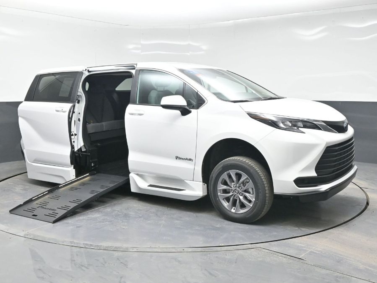 2025 TOYOTA SIENNA - Image 18