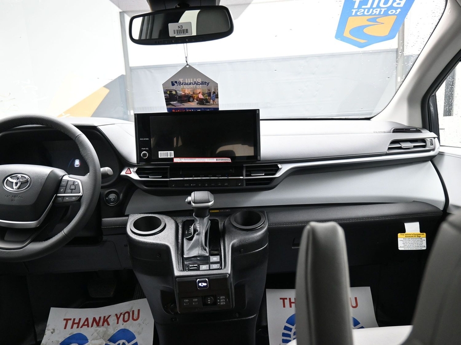 New 2025 Toyota Sienna Hybrid XLE Base - BraunAbility Side Entry Entry In Floor Automatic Ramp