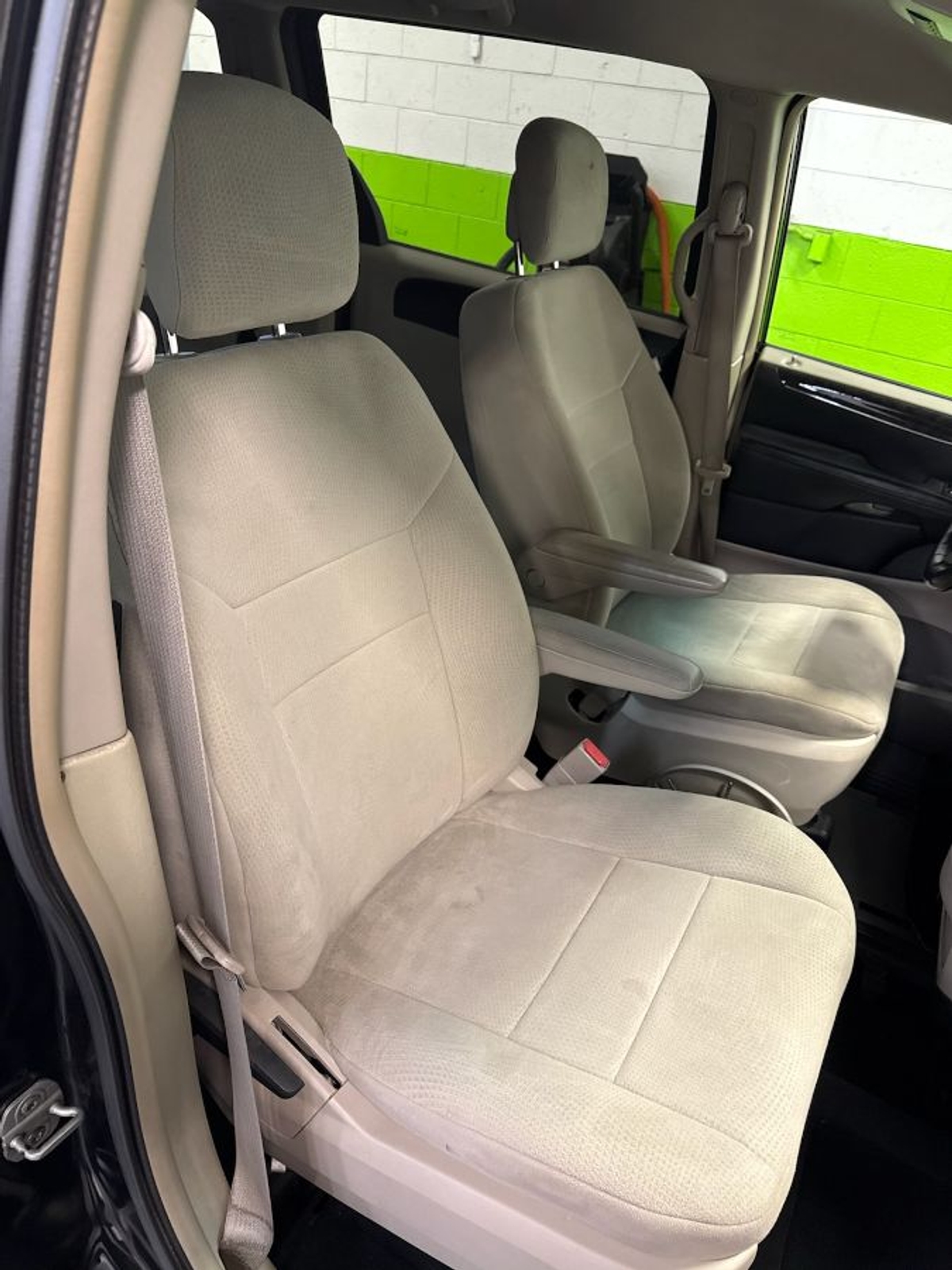 2011 CHRYSLER TOWN AND COUNTRY - Image 14