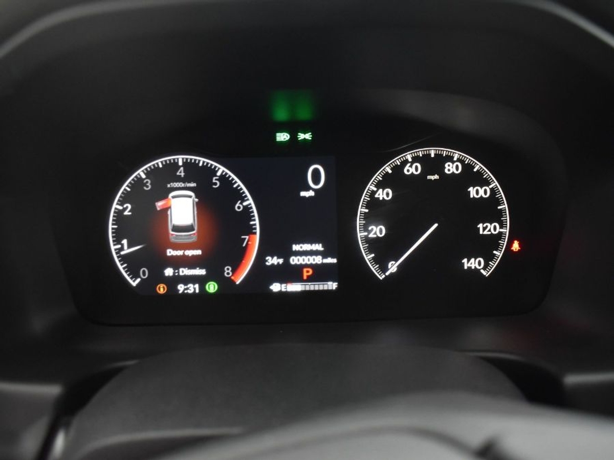 White Honda Odyssey image number 15