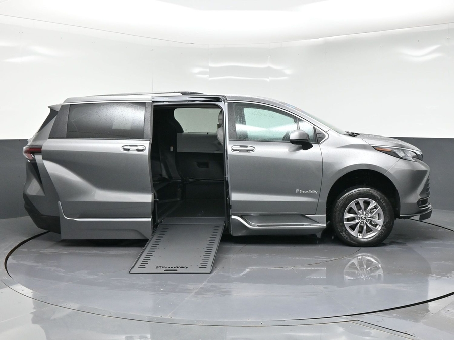 New 2026 Toyota Sienna Hybrid XLE Add - BraunAbility Side Entry In Floor Automatic Ramp