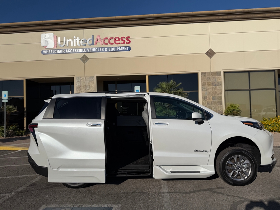 Used 2026 Toyota Sienna Hybrid XLE - BraunAbility Side Entry In Floor Automatic Ramp