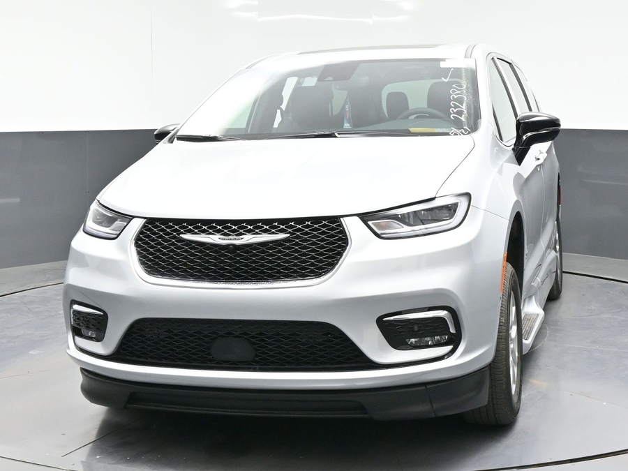 New 2026 Chrysler Pacifica Select Plus - BraunAbility Side Entry Entry Fold Out Automatic Ramp