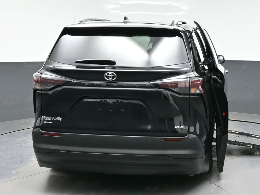 Black Toyota Sienna image number 5