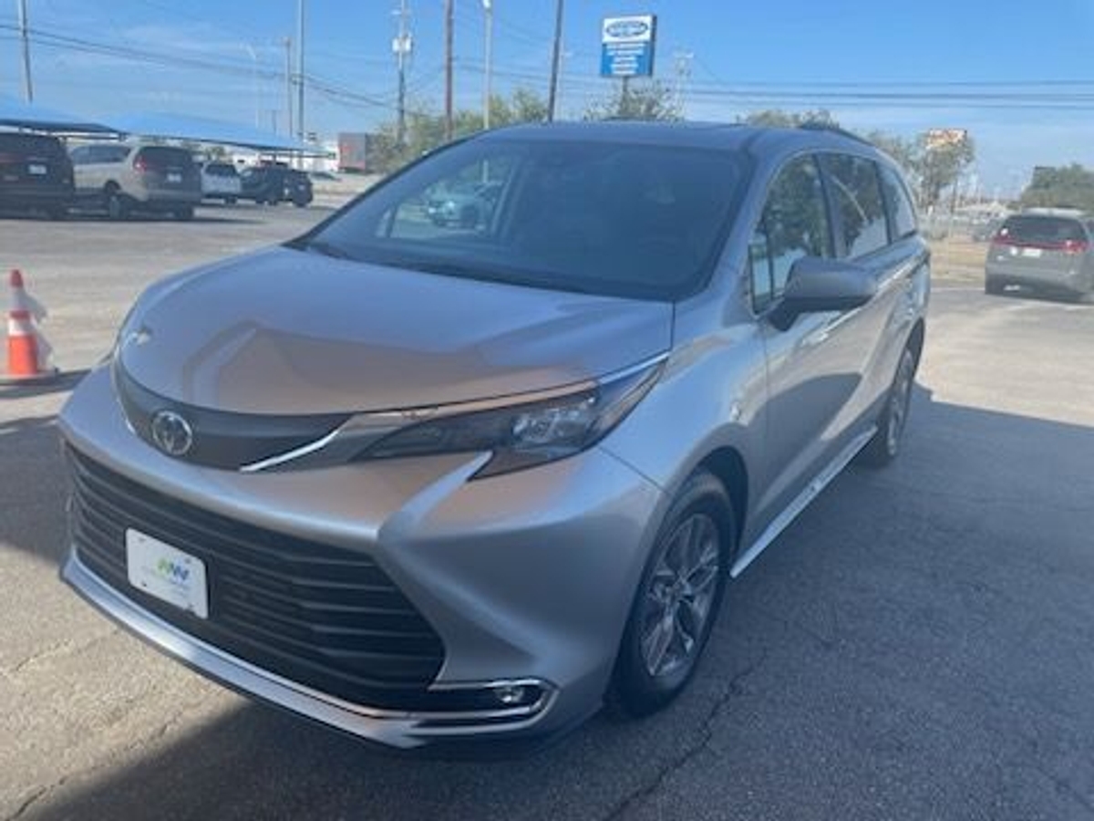 2024 TOYOTA SIENNA - Image 3