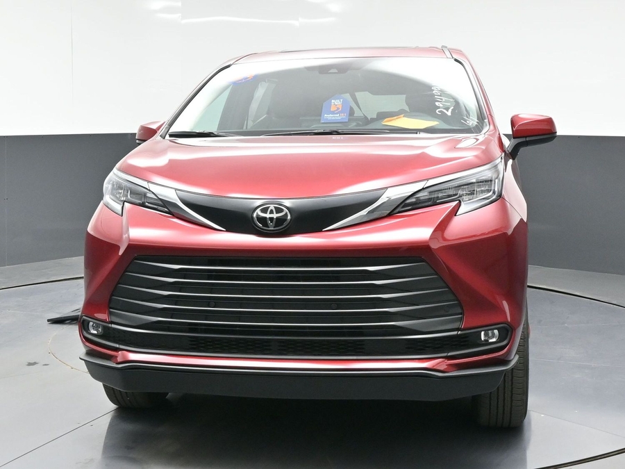 New 2026 Toyota Sienna Hybrid XLE Add - BraunAbility Side Entry In Floor Automatic Ramp