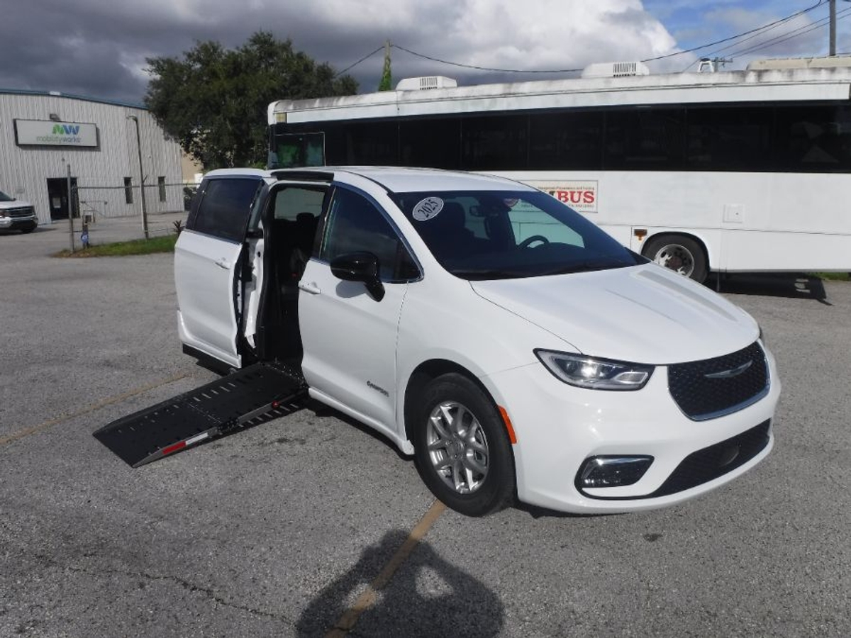 2026 CHRYSLER PACIFICA - Image 3