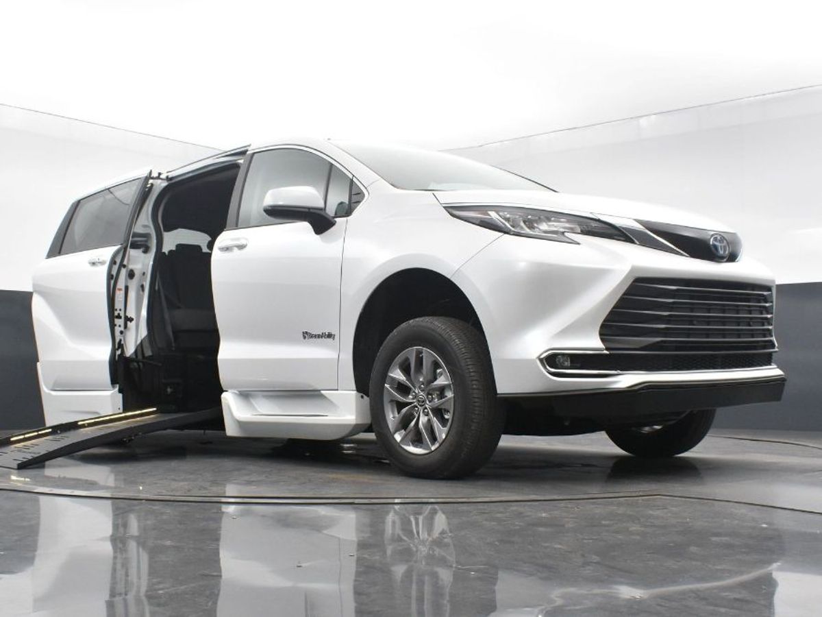 2023 TOYOTA SIENNA - Image 17