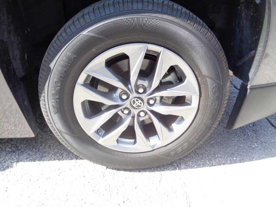 Used 2024 Toyota Sienna Hybrid LE Base - BraunAbility Side Entry Entry Fold Out Automatic Ramp