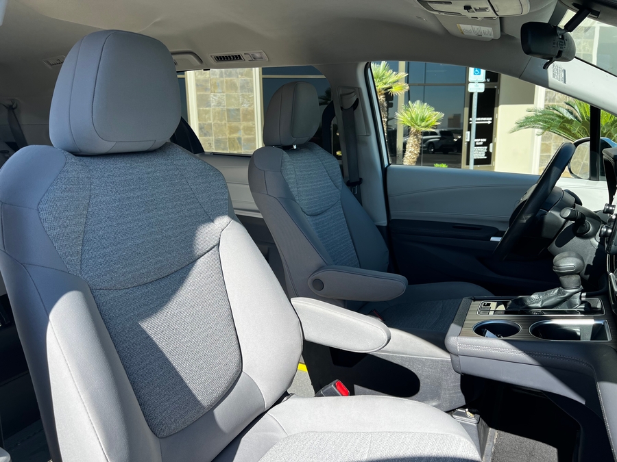 Used 2021 Toyota Sienna Hybrid LE - Vantage Mobility Commercial Side Entry Entry In Floor Manual Ramp