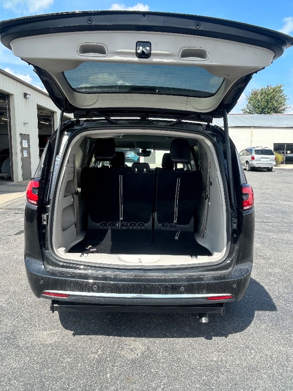 Black Chrysler Pacifica image number 8