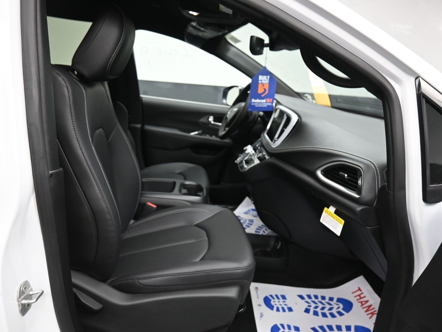 White Chrysler Pacifica image number 8