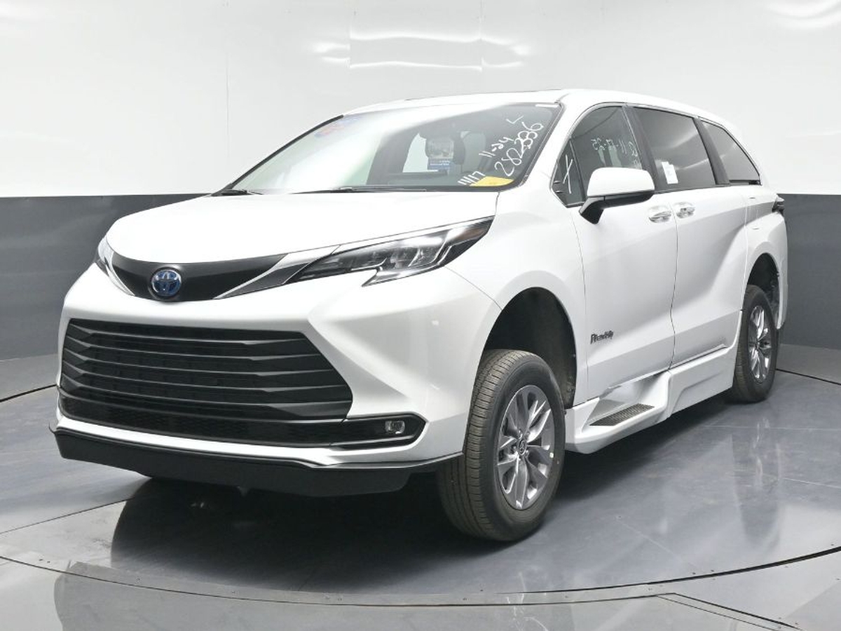 2025 TOYOTA SIENNA - Image 3