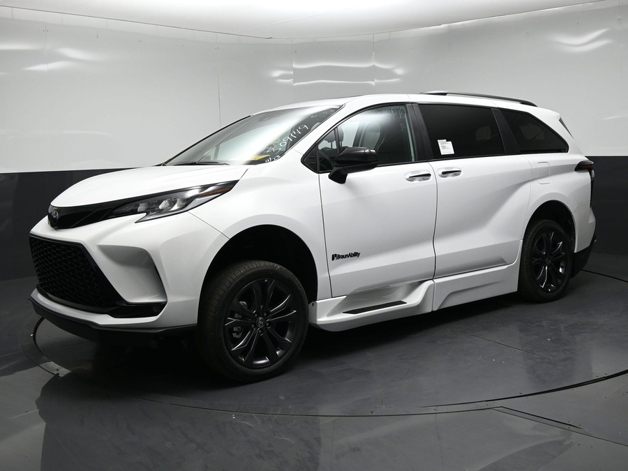 New 2026 Toyota Sienna Hybrid XSE Sport - BraunAbility Side Entry Fold Out Automatic Ramp