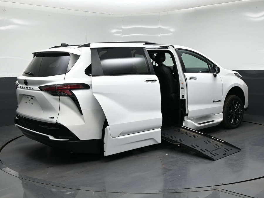 New 2026 Toyota Sienna Hybrid XSE Sport - BraunAbility Side Entry Fold Out Automatic Ramp