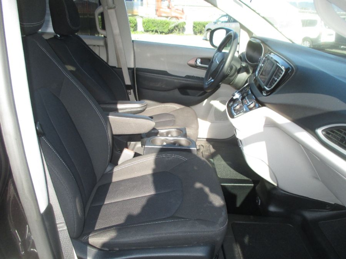 2023 CHRYSLER VOYAGER - Image 17