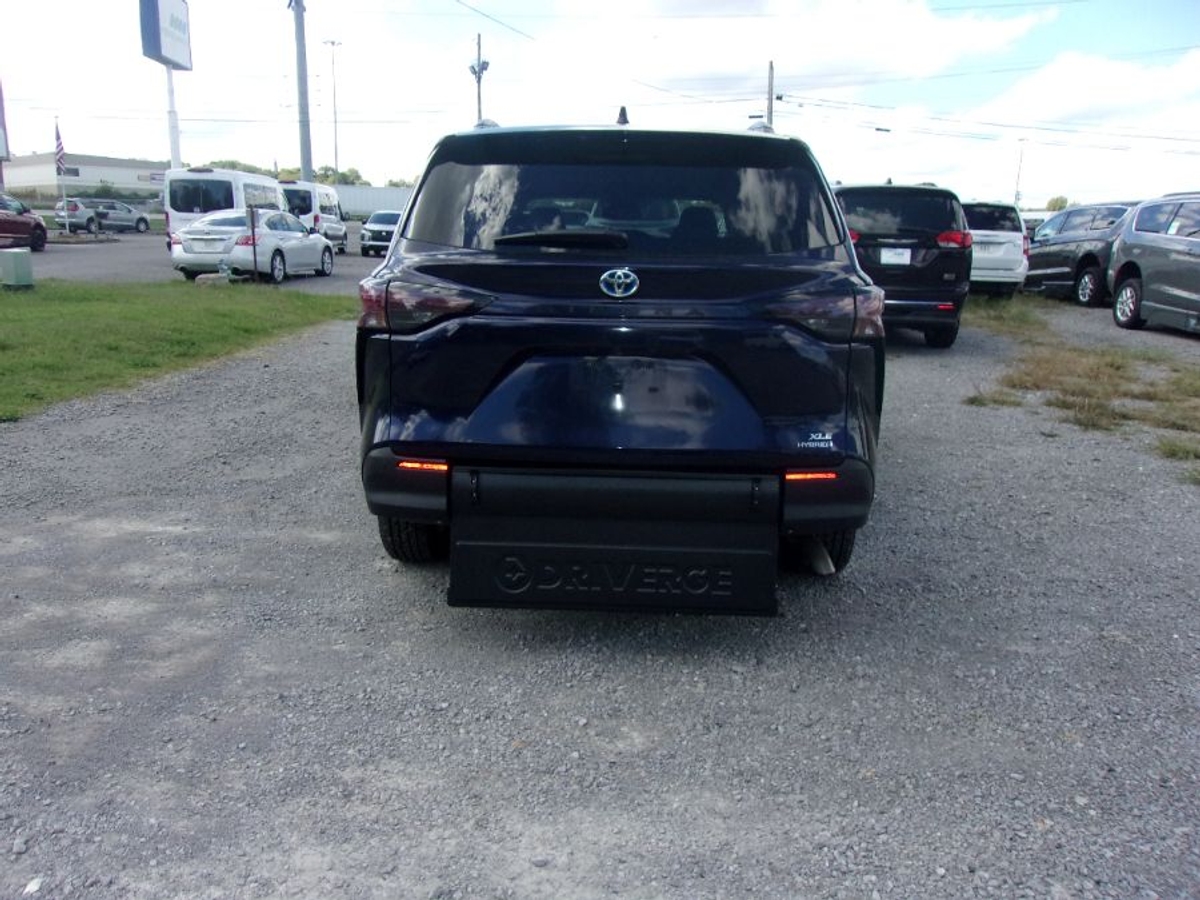 2024 TOYOTA SIENNA - Image 9