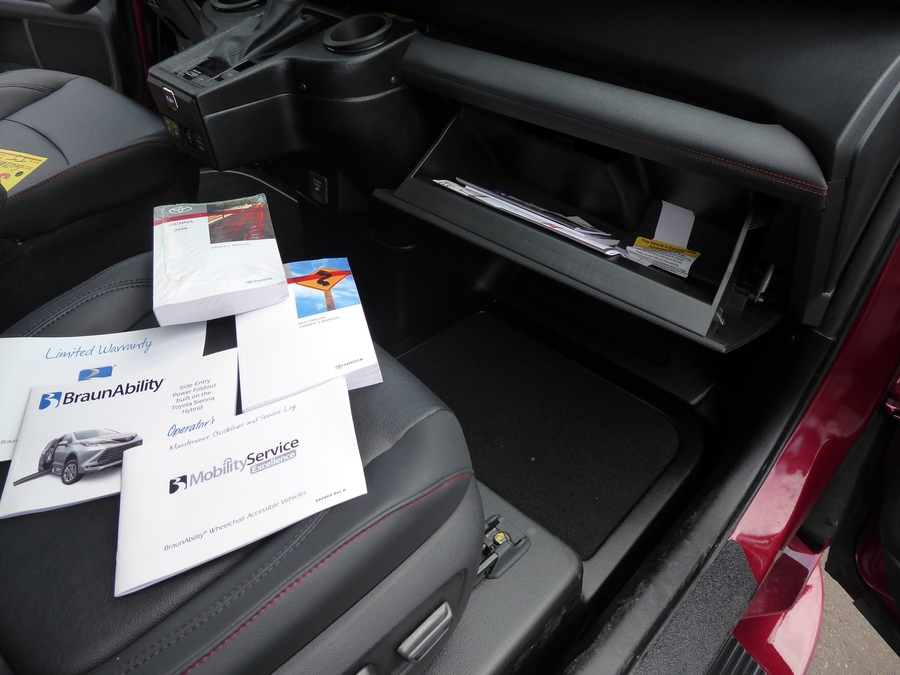 New 2026 Toyota Sienna Hybrid XSE Sport - BraunAbility Side Entry Fold Out Automatic Ramp