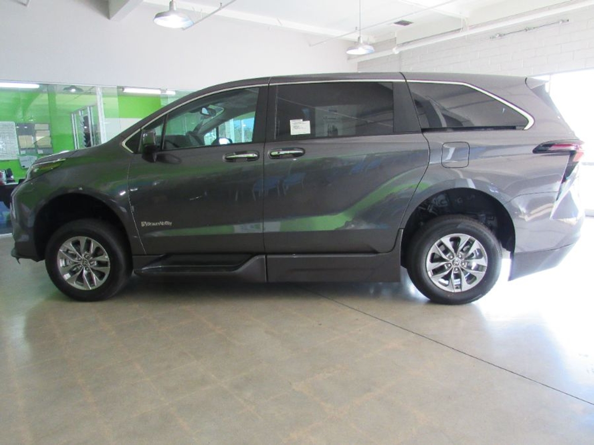 2025 TOYOTA SIENNA - Image 7