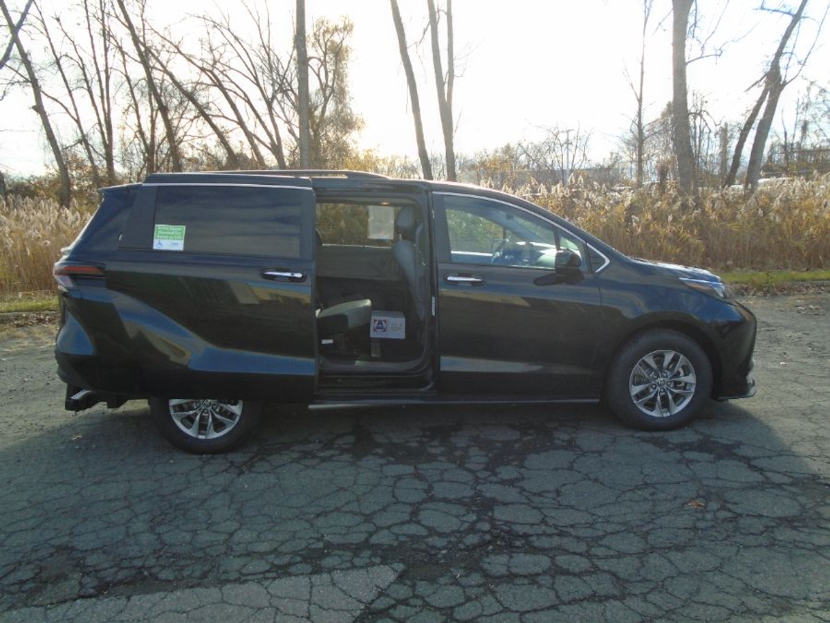 2024 TOYOTA SIENNA - Image 17