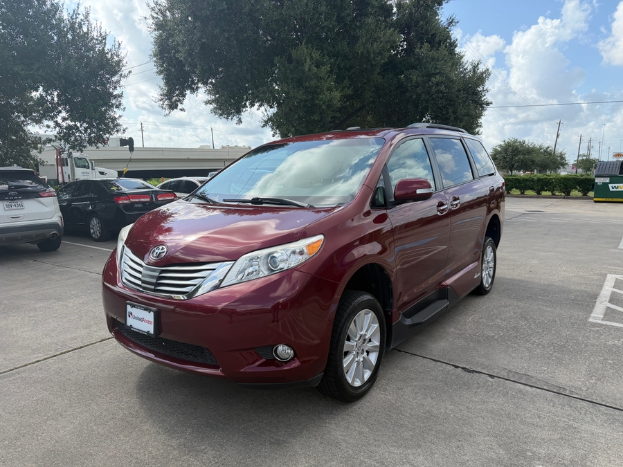 Used 2014 Toyota Sienna XLE - VMI Side Entry In Floor Automatic Ramp
