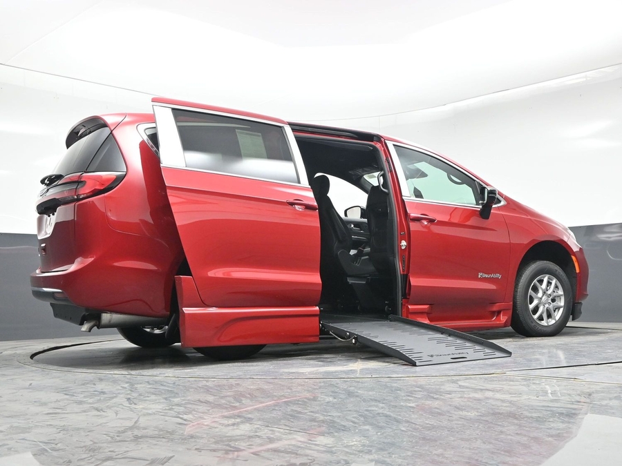 Red Chrysler Pacifica image number 18