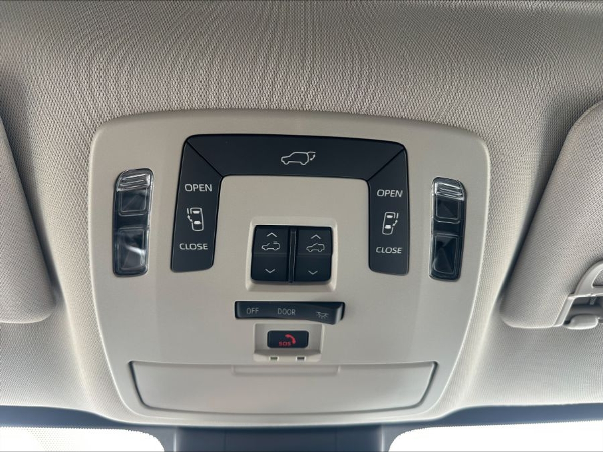 2025 TOYOTA SIENNA - Image 18