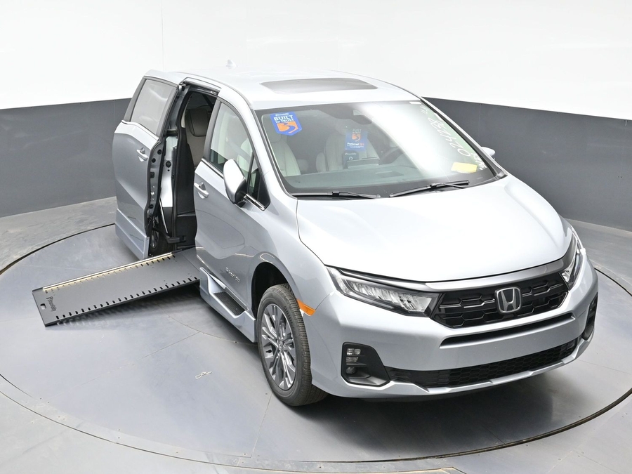 New 2026 Honda Odyssey Touring - BraunAbility Side Entry In Floor Automatic Ramp