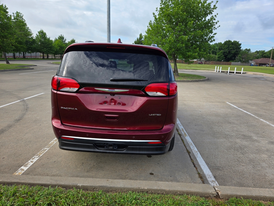 Used 2018 Chrysler Pacifica Limited - BraunAbility Side Entry Entry In Floor Automatic Ramp