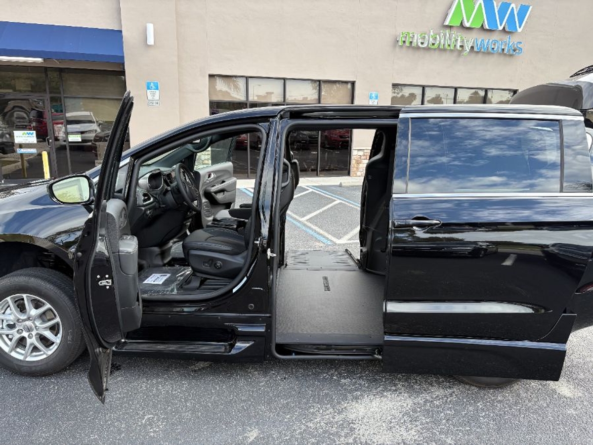 2025 CHRYSLER PACIFICA - Image 7