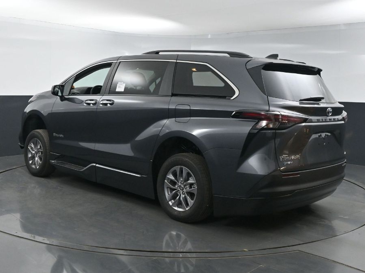 2025 TOYOTA SIENNA - Image 5