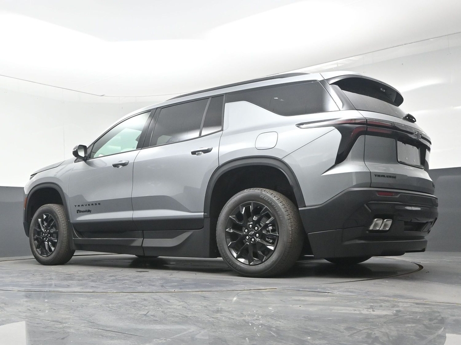 Grey Chevrolet Traverse image number 12