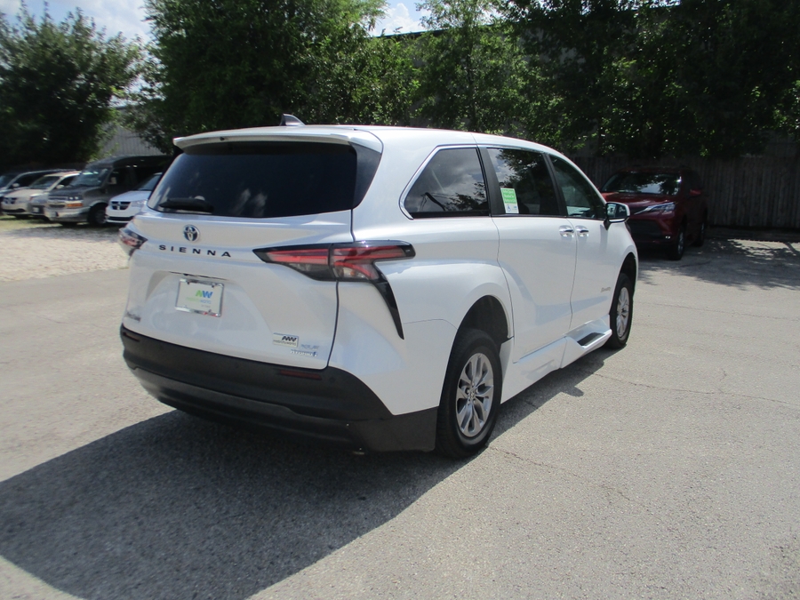 White Toyota Sienna image number 8