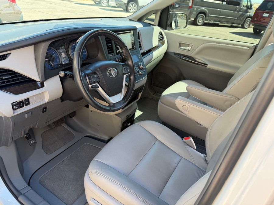 Used 2018 Toyota Sienna XLE - BraunAbility Side Entry Fold Out Automatic Ramp