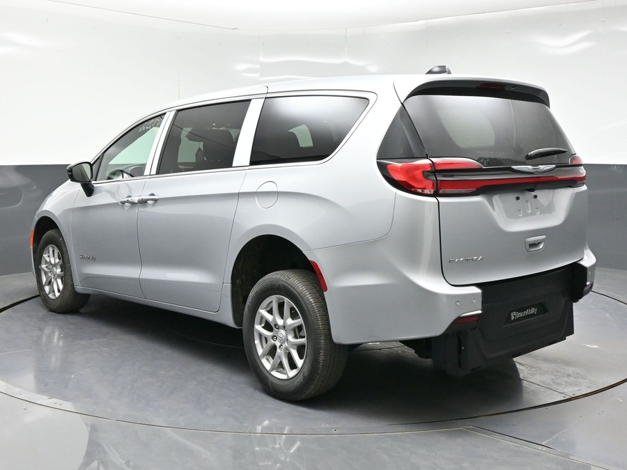 2026 Chrysler Pacifica Select - Photo 24