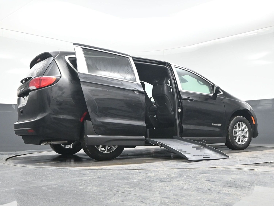 New 2026 Chrysler Voyager LX - BraunAbility Side Entry Entry Fold Out Manual Ramp