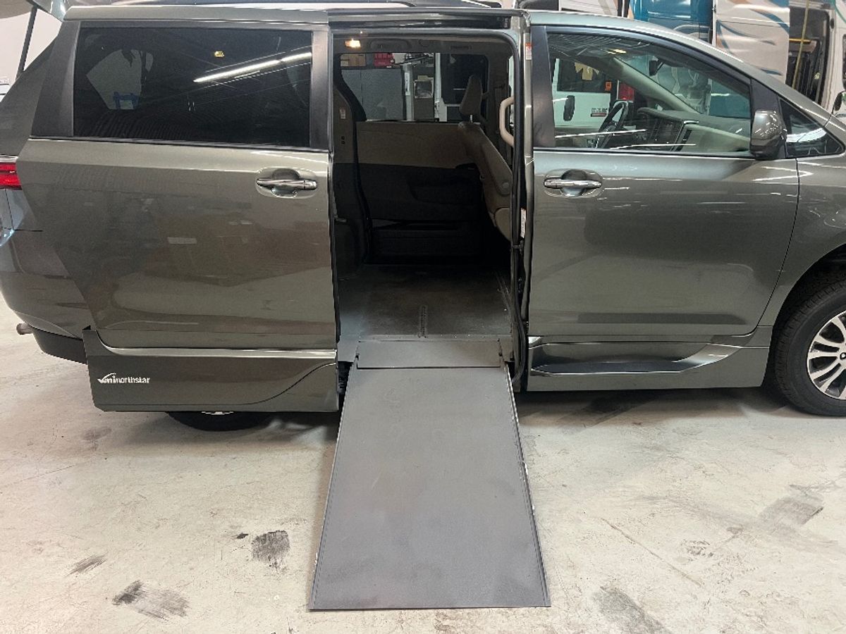 2019 TOYOTA SIENNA - Image 8