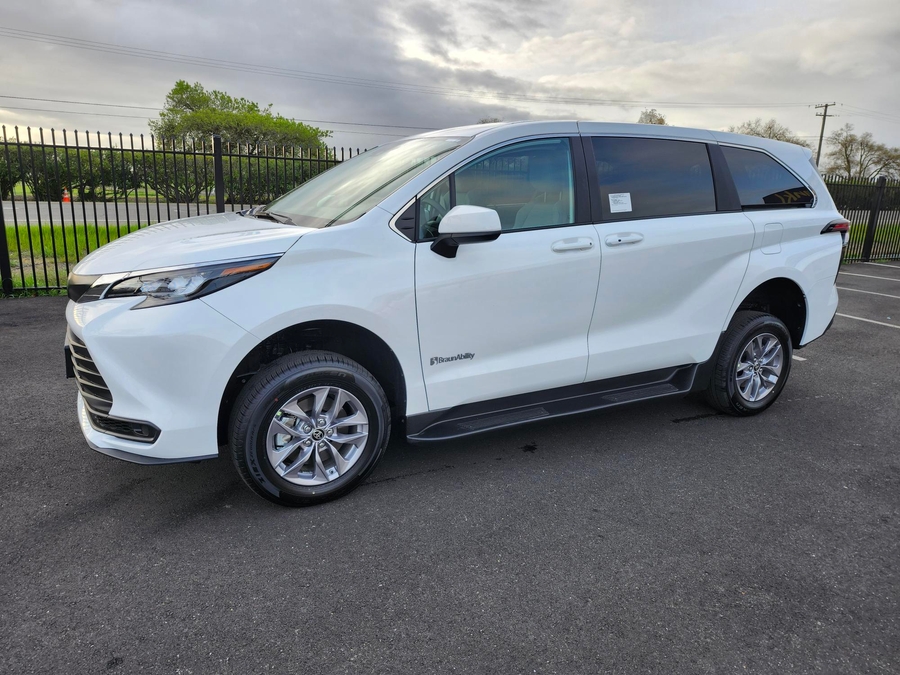New 2026 Toyota Sienna Hybrid LE W 3RD ROW - BraunAbility Commercial Rear Entry Fold Out Manual Ramp