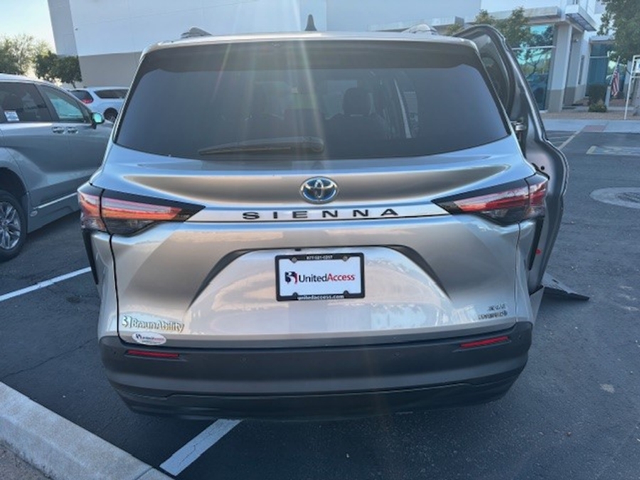 Used 2021 Toyota Sienna Hybrid XLE Plus - BraunAbility Side Entry Entry Fold Out Automatic Ramp