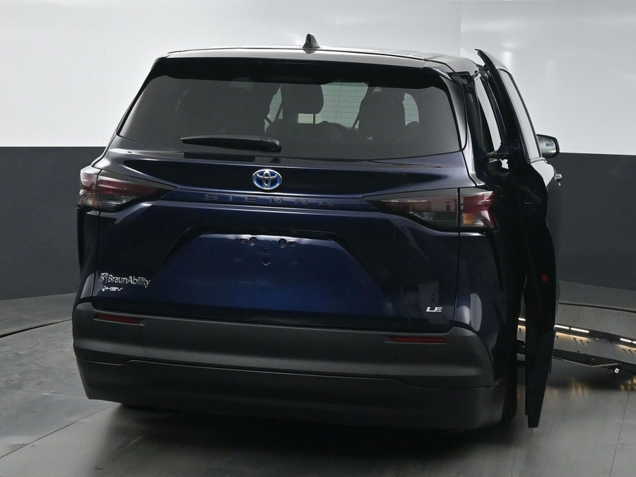 New 2025 Toyota Sienna Hybrid LE - BraunAbility Side Entry Entry Fold Out Automatic Ramp