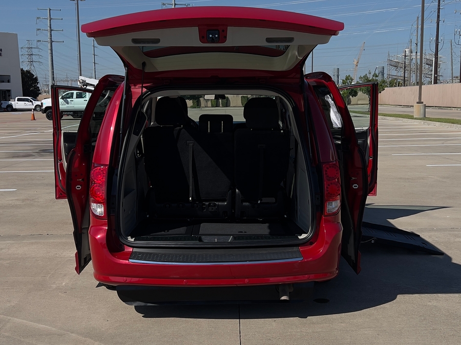 Used 2013 Dodge Grand Caravan SE - BraunAbility Side Entry Entry Fold Out Automatic Ramp