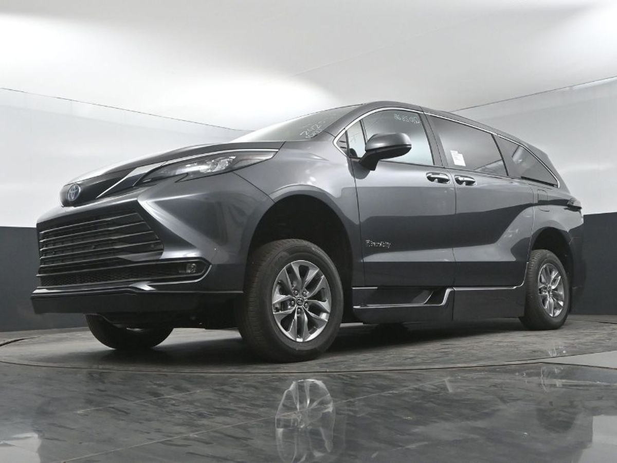 2025 TOYOTA SIENNA - Image 19