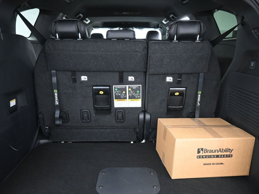 Black Toyota Sienna image number 17