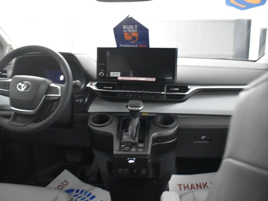 New 2025 Toyota Sienna Hybrid XLE Plus - BraunAbility Side Entry Entry In Floor Automatic Ramp