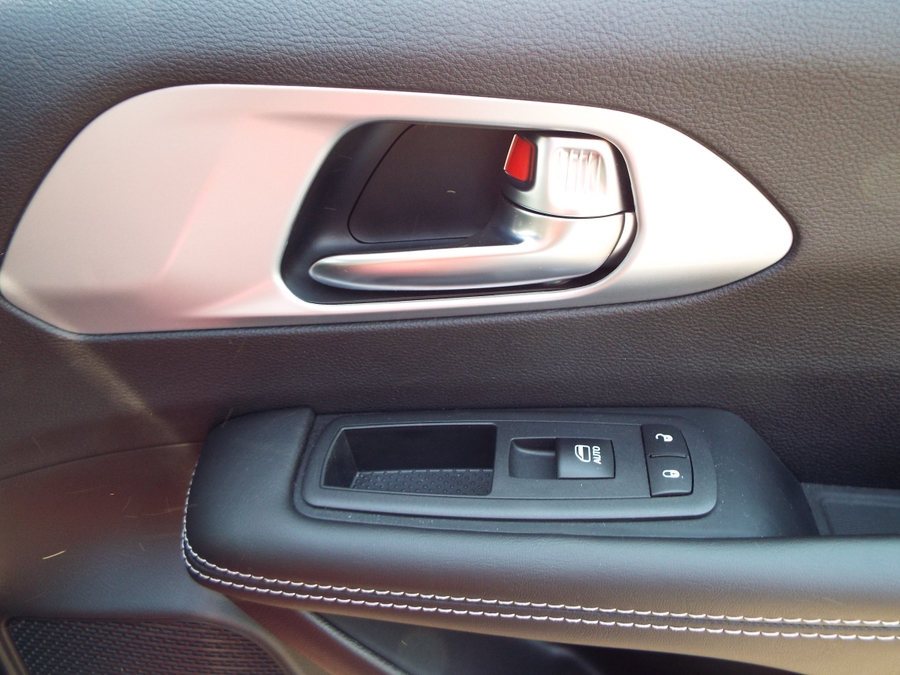 Red Chrysler Pacifica image number 14
